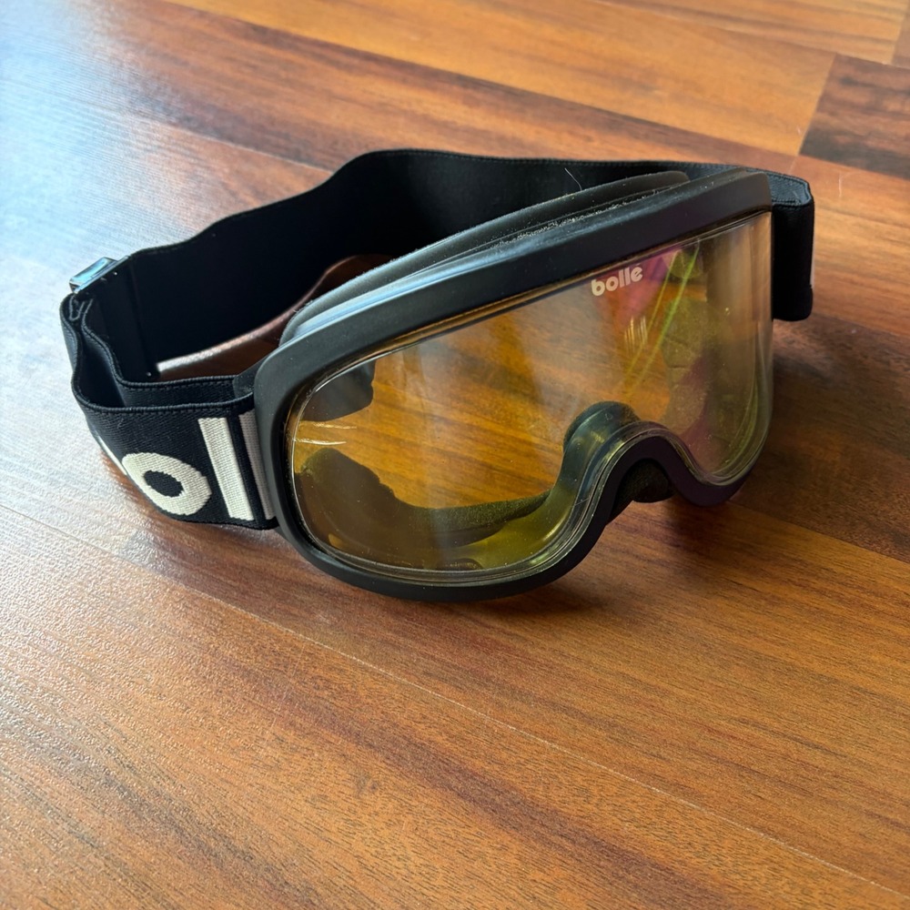 Bolle X500 Ski Snowboard Goggles Black Frame Yellow Lens OTG Compatible